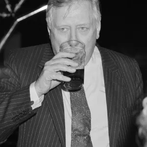 Il vice leader del Partito Laburista Roy Hattersley al Nightclub Dome. 20 marzo 1990 Il vice leader del Partito Laburista Roy Hattersley al Nightclub Dome. 20 marzo 1990
