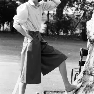 Lady Diana Look-Alike Models Bermuda Shorts Print Lady Diana Look-Alike Models Bermuda Shorts Print