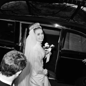 Lady Sarah Curzon, 21, marries Mr Piers Courage, son of Mr Richard Courage Lady Sarah Curzon, 21, marries Mr Piers Courage, son of Mr Richard Courage