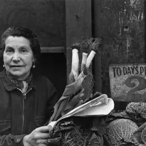 Lambeth Walk Market 6th March 1943 The women of Lambeth Walk market are to Lambeth Walk Market 6th March 1943 The women of Lambeth Walk market are to