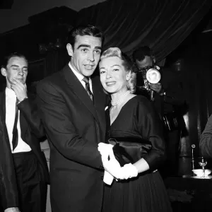 Lana Turner ha llegado a Inglaterra para protagonizar una nueva película británica 