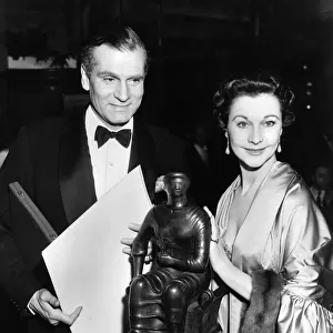 Laurence Olivier with Vivien Leigh. August 1956 P006195