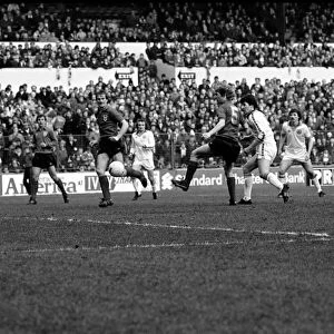 Leeds United 1 v. Sunderland 0. Division One Football. February 1981 MF01-33-010