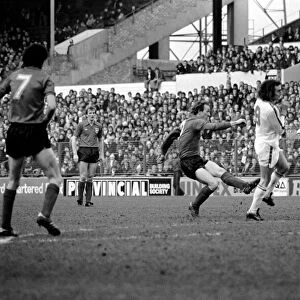 Leeds United 1 v. Sunderland 0. Division One Football. February 1981 MF01-33-081