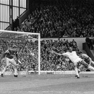 Leeds United v Liverpool. Final score 5-4 to Liverpool, League Division One, Elland Road Leeds United v Liverpool. Final score 5-4 to Liverpool, League Division One, Elland Road