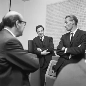 Link linker ist Dick James (Musikverlag), Mitte ist Brian Epstein ( Link linker ist Dick James (Musikverlag), Mitte ist Brian Epstein (