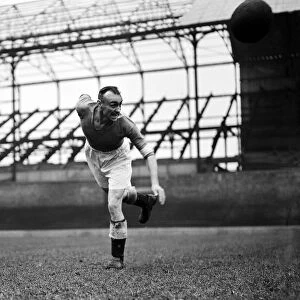 Leicester City footballer Sep Smith in training, circa 1947
