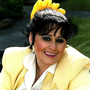 Lena Zavaroni cousin Margaret yellow jacket bow at back of hair