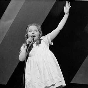 Lena Zavaroni Pop Singer aged 9 years old msi
