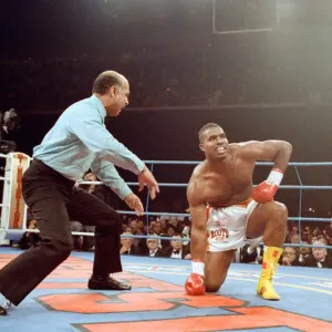 Lennox Lewis vs Donovan Razor'Ruddock. Lewis retained his British Lennox Lewis vs Donovan Razor'Ruddock. Lewis retained his British