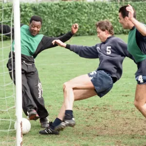 Lenny Henry training with Reading FC. 28th March 1991 Lenny Henry training with Reading FC. 28th March 1991