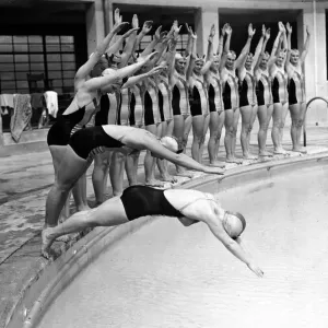 Leon Marco Water Show Syncronized Swimming Diving Swimming pool Bikin Leon Marco Water Show Syncronized Swimming Diving Swimming pool Bikin