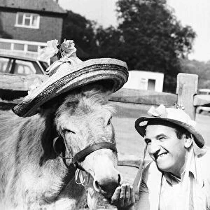 Leonard Rossiter with Rigsby the Donkey he adopted July 1982