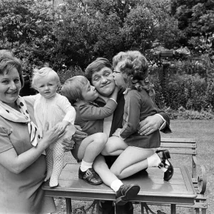 Les Dawson at home at Lytham St Annes, Lancashire, with his wife Margaret Les Dawson at home at Lytham St Annes, Lancashire, with his wife Margaret