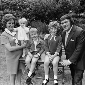 Les Dawson at home at Lytham St Annes, Lancashire, with his wife Margaret Les Dawson at home at Lytham St Annes, Lancashire, with his wife Margaret