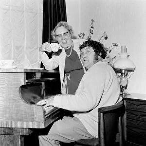 Les Dawson lends a hand at his mother-in-laws house in Unsworth, near Bury