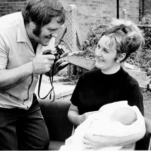 Les Dawson with Family Print (00362) Les Dawson with Family Print (00362)