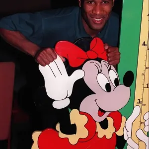 Les Ferdinand Football avec découpes de carton du personnage de cartoon Minnie Mouse.
