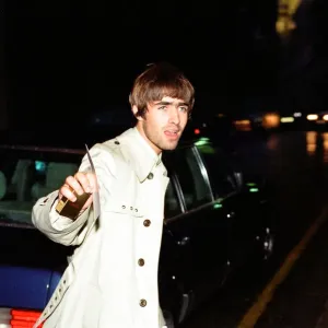 Liam Gallagher de Oasis llegando a los Premios Mercury Pop en Londres. Liam Gallagher de Oasis llegando a los Premios Mercury Pop en Londres.