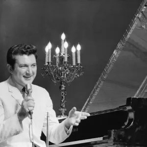 Liberace at 1960 Royal Variety Performance Print (00989) Liberace at 1960 Royal Variety Performance Print (00989)