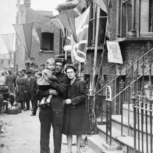 Lieutenant corporal William Pike, his wife and their son William John Lieutenant corporal William Pike, his wife and their son William John