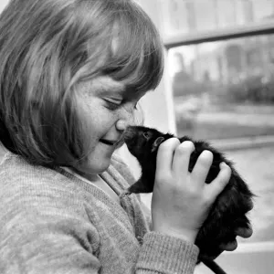 Little girl holding a rat. November 1969 Z10521-001 Little girl holding a rat. November 1969 Z10521-001
