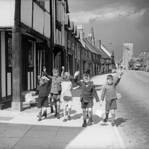Print of Birmingham children in a Warwickshire village, 4th September 1939