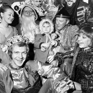 Little Morag Kelly meets the cast of Aladdin appearing at the Kings Theatre Little Morag Kelly meets the cast of Aladdin appearing at the Kings Theatre