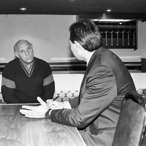 Liverpool caretaker manager Ronnie Moran gives the team news to Echo sports writer Nic Liverpool caretaker manager Ronnie Moran gives the team news to Echo sports writer Nic