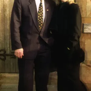 Ehemaliger Liverpool-Ratsherr Derek Hatton mit seiner Frau Shirley im Gerichtssaal von Mold für eine