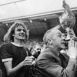Liverpool manager Bill Shankly celebrates their League Championshipwin with his players