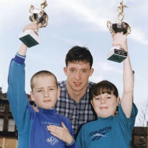 Liverpools Robbie Fowler handing out prizes to youngsters Steven Beck (Prince