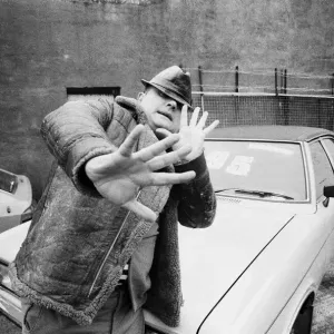 Le comédien de Liverpool Alexei Sayle qui joue dans la série télévisée comique de la BBC The.
