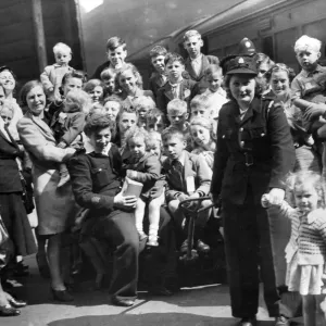 London evacuees heading to the Wirral. July 1944 London evacuees heading to the Wirral. July 1944