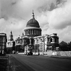 London Views Landmarks 1945-1950 St. Pauls Cathedral viewed from the roadside