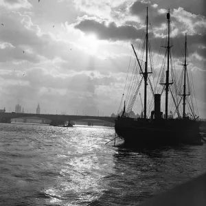 London Views Thames River 1945-1950 Discovery, Captian Scott London Views Thames River 1945-1950 Discovery, Captian Scott