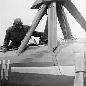 Londons Metropolitan Police seen here during trials of the Avro Cierva C30P auto