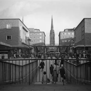 Mirando hacia el Precinto Superior Coventry City Centre circa 1960. Mirando hacia el Precinto Superior Coventry City Centre circa 1960.