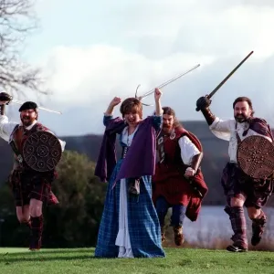Lorraine Kelly dressed in the tartan February 1998 GMTV prester Lorraine Kelly dressed in the tartan February 1998 GMTV prester