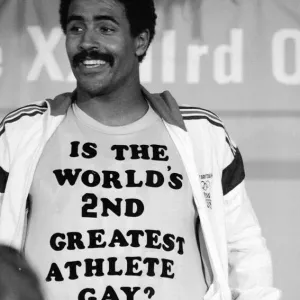 Jeux Olympiques d'Los Angeles 1984 Athlète de décathlon Daley Thompson portant une t-shirt.