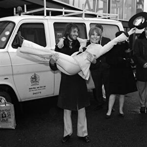 Lulu arriving at Heathrow Airport Mar 1969 UK Eurovision Song Contest