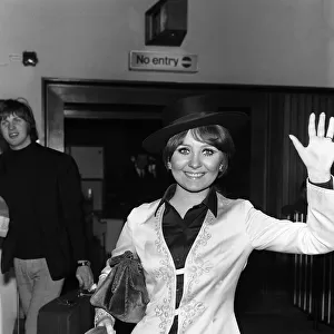 Lulu arriving at Heathrow Airport, March 1969 UK Eurovision Song Contest