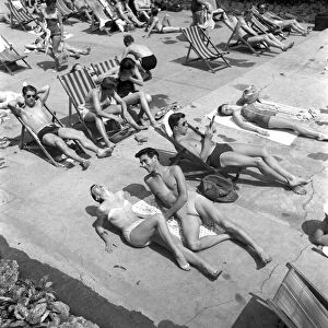 Lunch hour at the Oasis Lido in Central London. Where Keith Baxter
