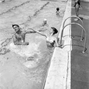 Mittagessenstunde am Oasis Lido im zentralen London, wo sich Keith Baxter befindet