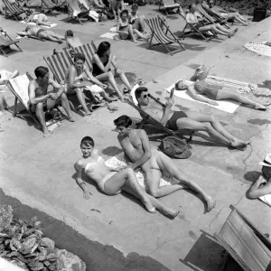 Lunch hour at the Oasis Lido in Central London. Where Keith Baxter