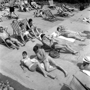 Lunch hour at the Oasis Lido in Central London. Where Keith Baxter
