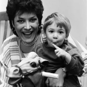 Lynda Bellingham at Home with Michael, 24th February 1985 Print Lynda Bellingham at Home with Michael, 24th February 1985 Print