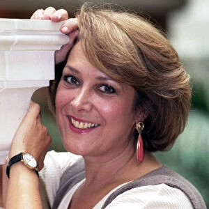 LYNDA BELLINGHAM PICTURED IN AUGUST 1994