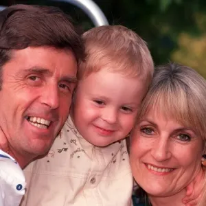 Lynn Faulds-Wood and family print Lynn Faulds-Wood and family print