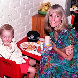 LYNN FAULDS-WOOD, WITH SON NICHOLAS STAPLETON, IN PHOTOCALL - 91 / 8171